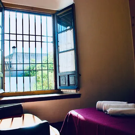 Backpacker Al-katre Bed & Breakfast *