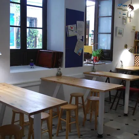 Backpacker Al-katre Bed & Breakfast